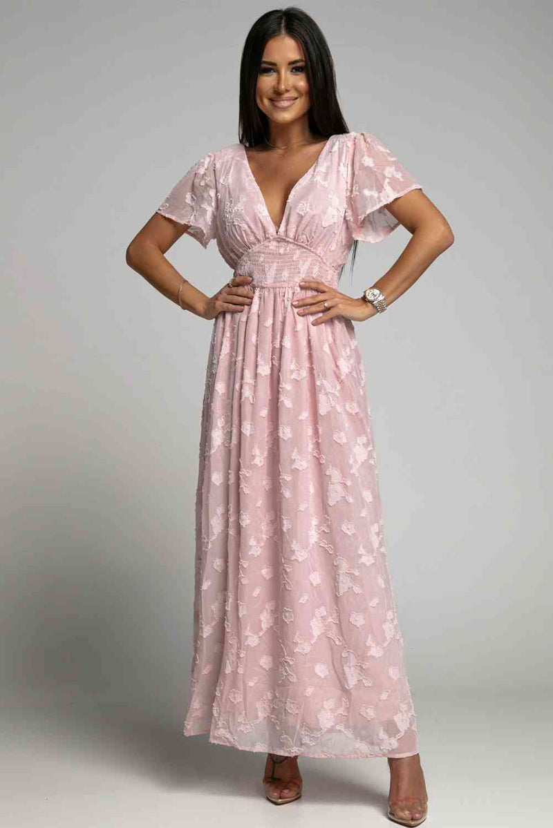 Robe plongeante à taille smockée et appliquée