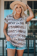 Camiseta de manga corta con cuello en V y estampado de leopardo
