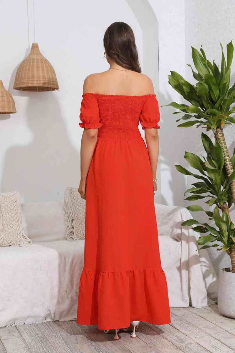 Robe longue smockée à épaules dénudées