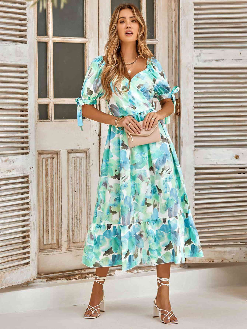 Vestido con cuello sobrepelliz y puños con lazo floral