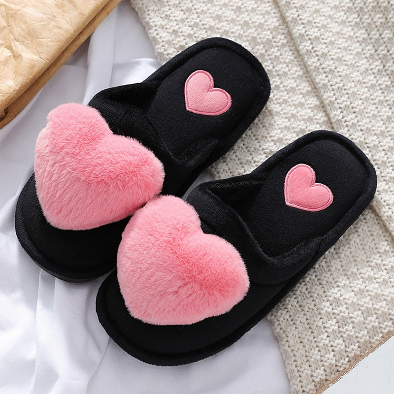 Pantuflas antideslizantes con forma de corazón peludas para mujer 