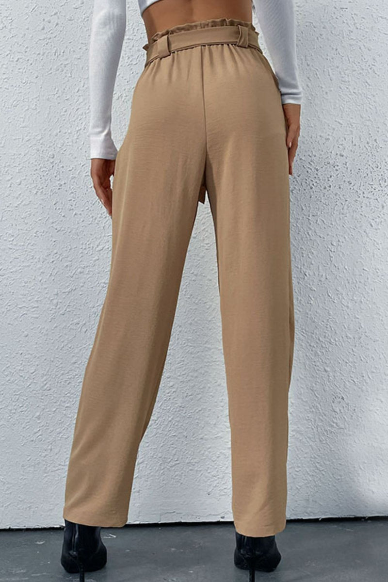 Pantalones de pierna recta con cinturón y bolsillos